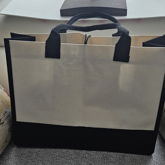 BeeGreen Canvas Tote - Picture 2 of 6